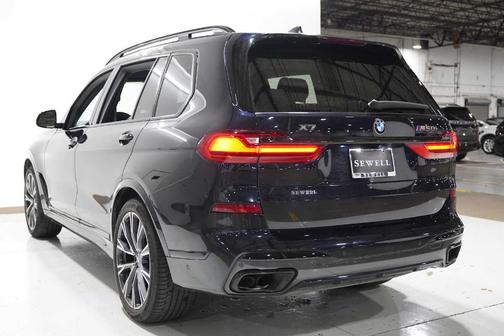 2022 BMW X7 M50i