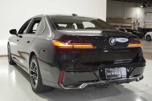 2024 BMW 740 i