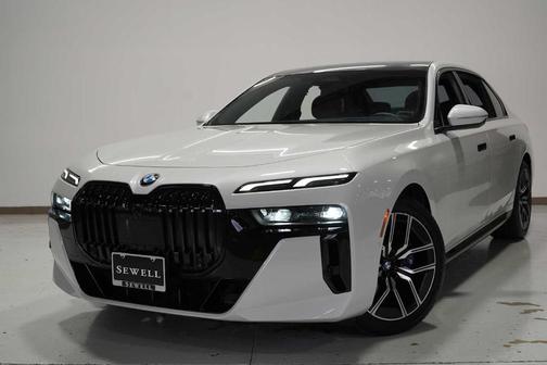 2023 BMW 740 i