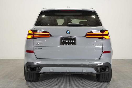 Gray Metallic 2025 BMW X5 xDrive40i
