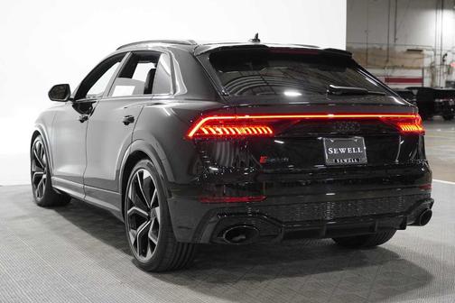 Mythos Black Metallic 2024 Audi RS Q8 4.0T quattro