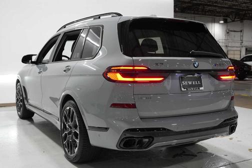 2024 BMW X7 M60i