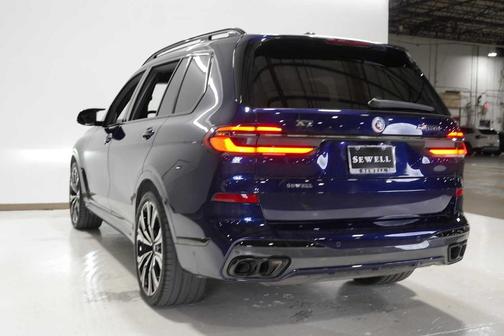 2023 BMW X7 M60i