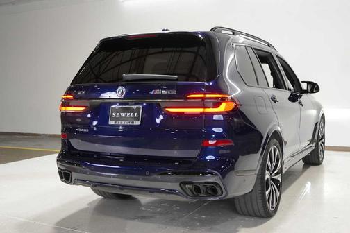 2023 BMW X7 M60i