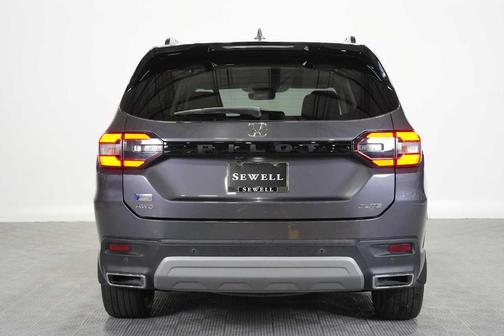 Modern Steel Metallic 2023 Honda Pilot Elite
