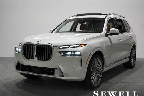 Mineral White Metallic 2023 BMW X7 xDrive40i