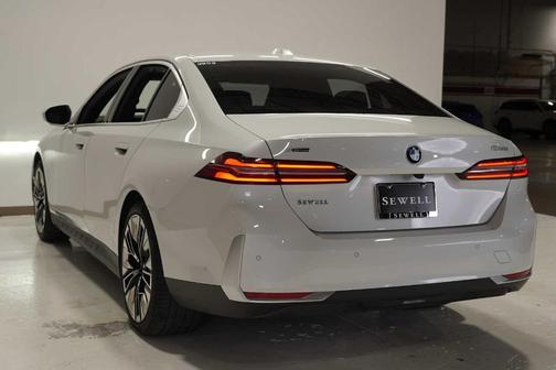 2025 BMW 530 i xDrive