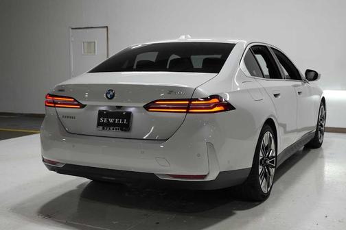 2025 BMW 530 i xDrive