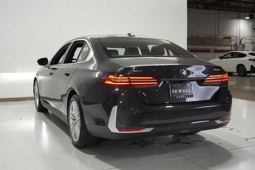 2025 BMW 530 i xDrive