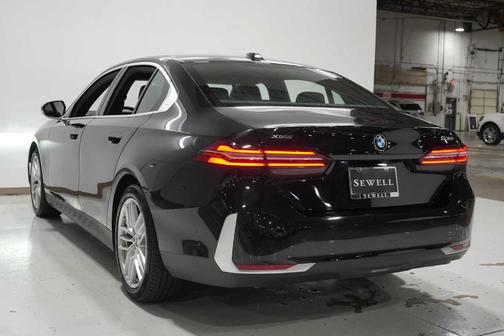 2025 BMW 530 i xDrive
