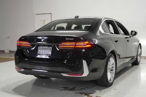 2025 BMW 530 i xDrive