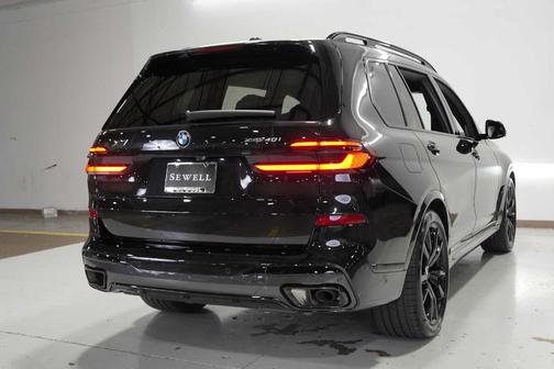 2025 BMW X7 xDrive40i