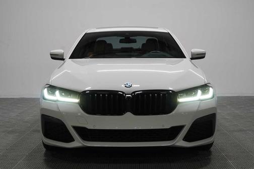 Alpine White 2023 BMW 540 i