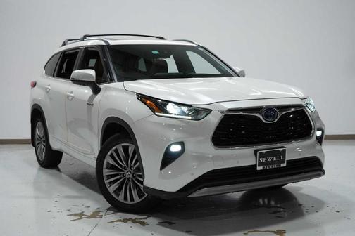 2021 Toyota Highlander Hybrid Platinum