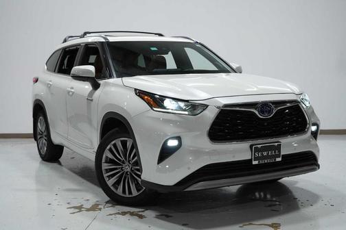 2021 Toyota Highlander Hybrid Platinum