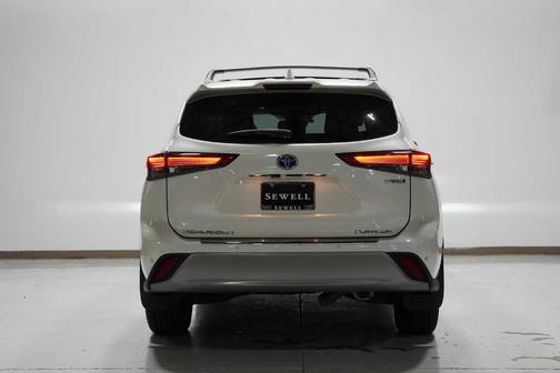 2021 Toyota Highlander Hybrid Platinum