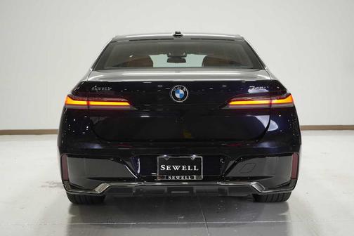 2023 BMW 740 i