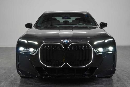 Black Sapphire Metallic 2025 BMW i7 xDrive60