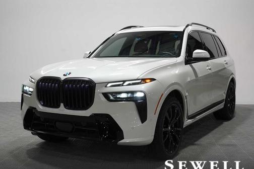 Mineral White Metallic 2024 BMW X7 xDrive40i