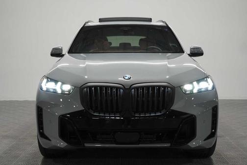 Gray Metallic 2025 BMW X5 xDrive40i