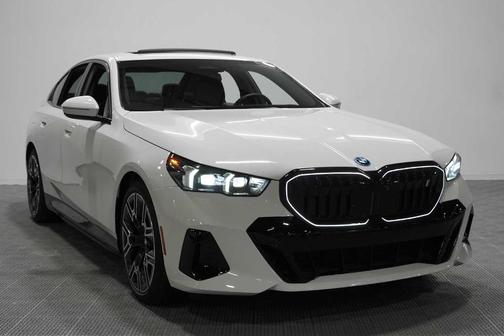 Alpine White 2026 BMW i5 eDrive40