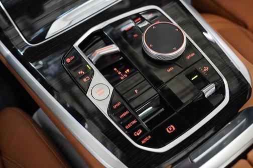 Mineral White Metallic 2026 BMW X5 PHEV xDrive50e