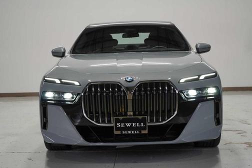 2025 BMW 740 i