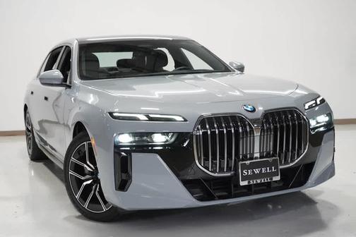 2025 BMW 740 i