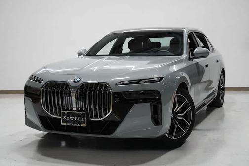 2025 BMW 740 i