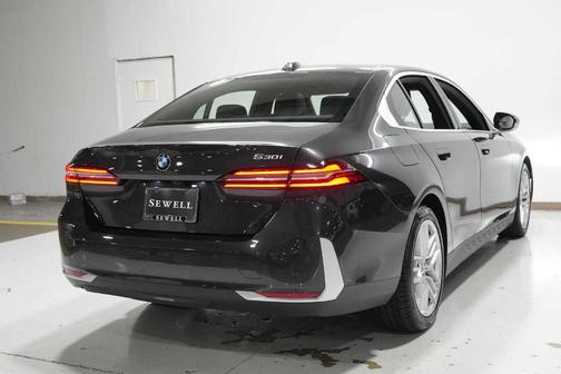 2025 BMW 530 i
