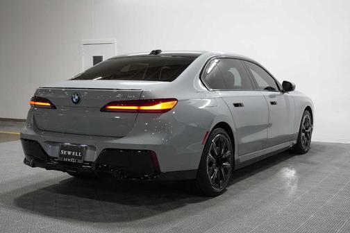 Gray Metallic 2025 BMW i7 eDrive50
