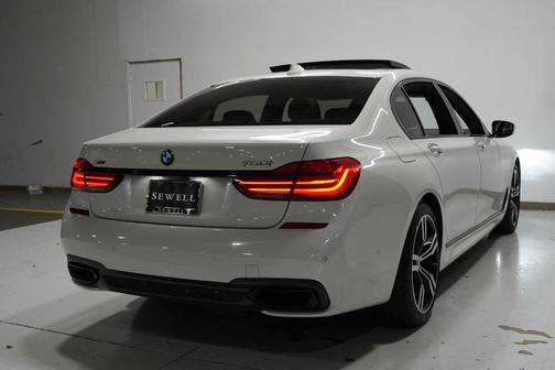 2018 BMW 750 i xDrive