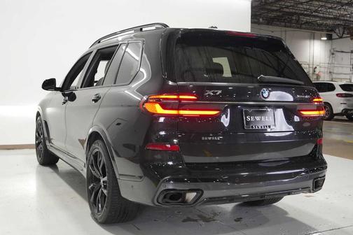 2023 BMW X7 xDrive40i