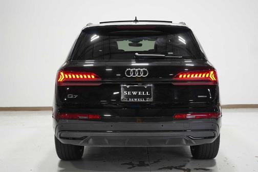 2022 Audi Q7 55 Premium Plus
