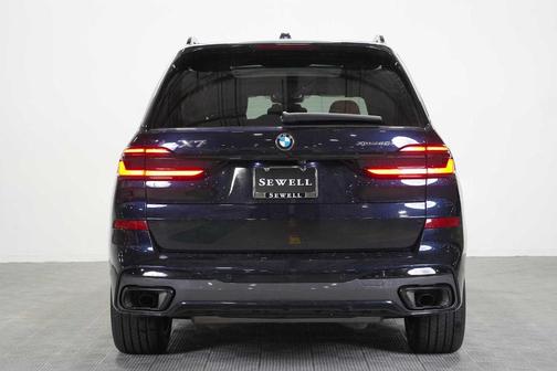 Carbon Black Metallic 2024 BMW X7 xDrive40i