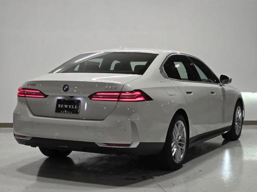 2025 BMW 530 i