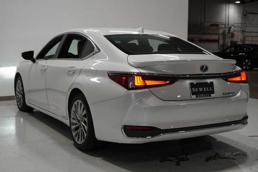 2021 Lexus ES 300h Ultra Luxury