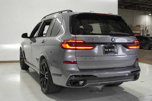 2025 BMW X7 xDrive40i