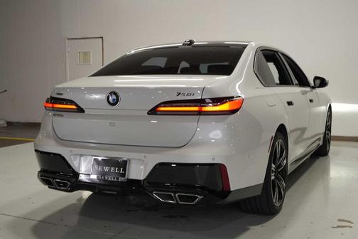 2023 BMW 760 760i xDrive