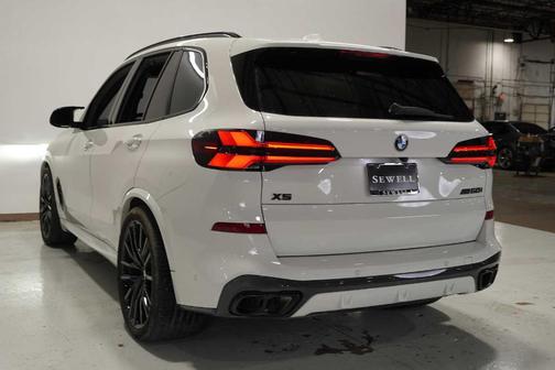 2024 BMW X5 M60i