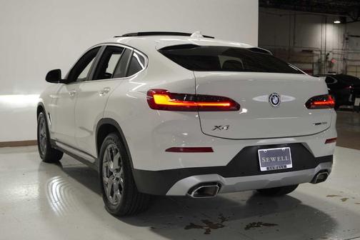 2025 BMW X4 xDrive30i