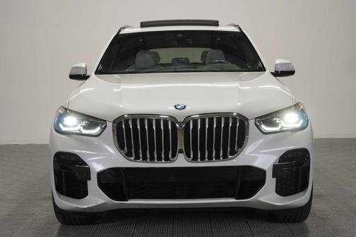 Mineral White Metallic 2023 BMW X5 xDrive40i