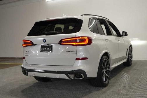 Mineral White Metallic 2023 BMW X5 xDrive40i