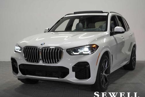 Mineral White Metallic 2023 BMW X5 xDrive40i