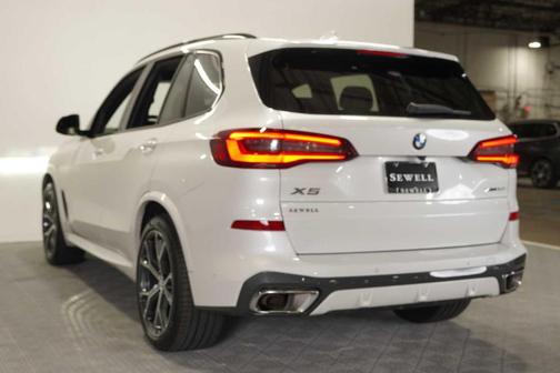 Mineral White Metallic 2023 BMW X5 xDrive40i
