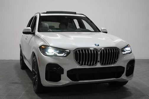 Mineral White Metallic 2023 BMW X5 xDrive40i