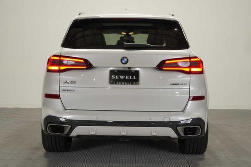 Mineral White Metallic 2023 BMW X5 xDrive40i