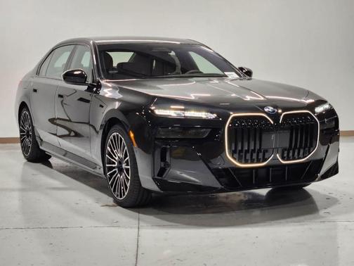 2025 BMW 750e xDrive
