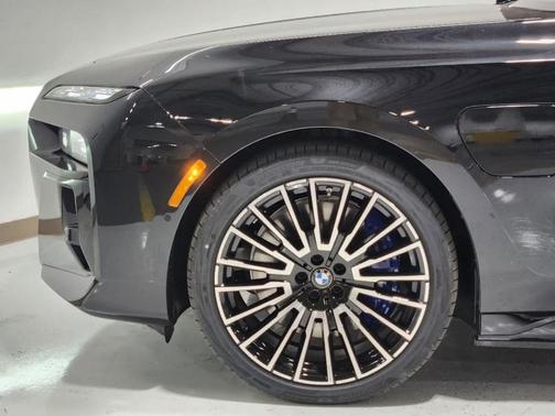 2025 BMW 750e xDrive