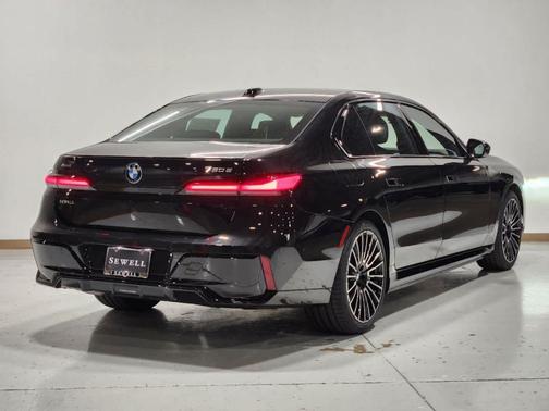 2025 BMW 750e xDrive
